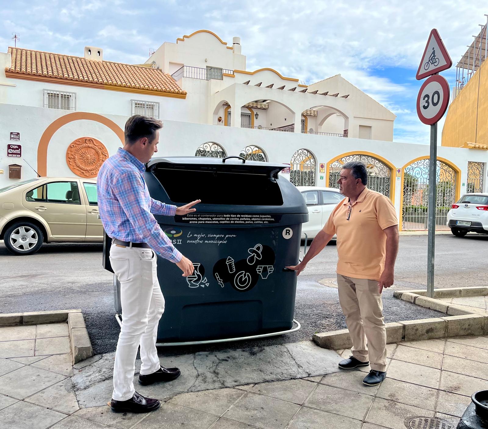 El Consorcio del Sector II comienza en Huércal de Almería la instalación de palancas de accesibilidad en contenedores para personas con movilidad reducida
